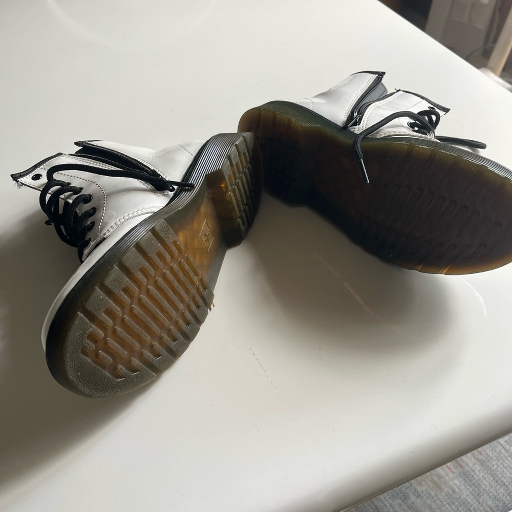 Dr. Martens Kids White Leather Boots with Black Accents - Picture 4 of 6